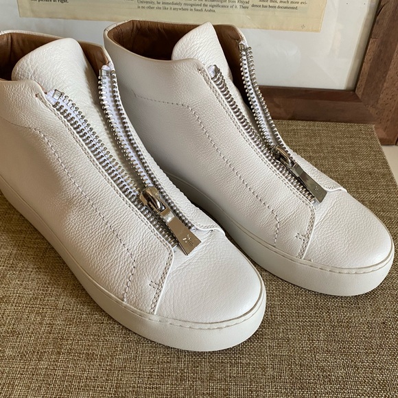 Frye- Lena Zip Sneaker- 7.5 (recommended for 7) - Picture 3 of 15